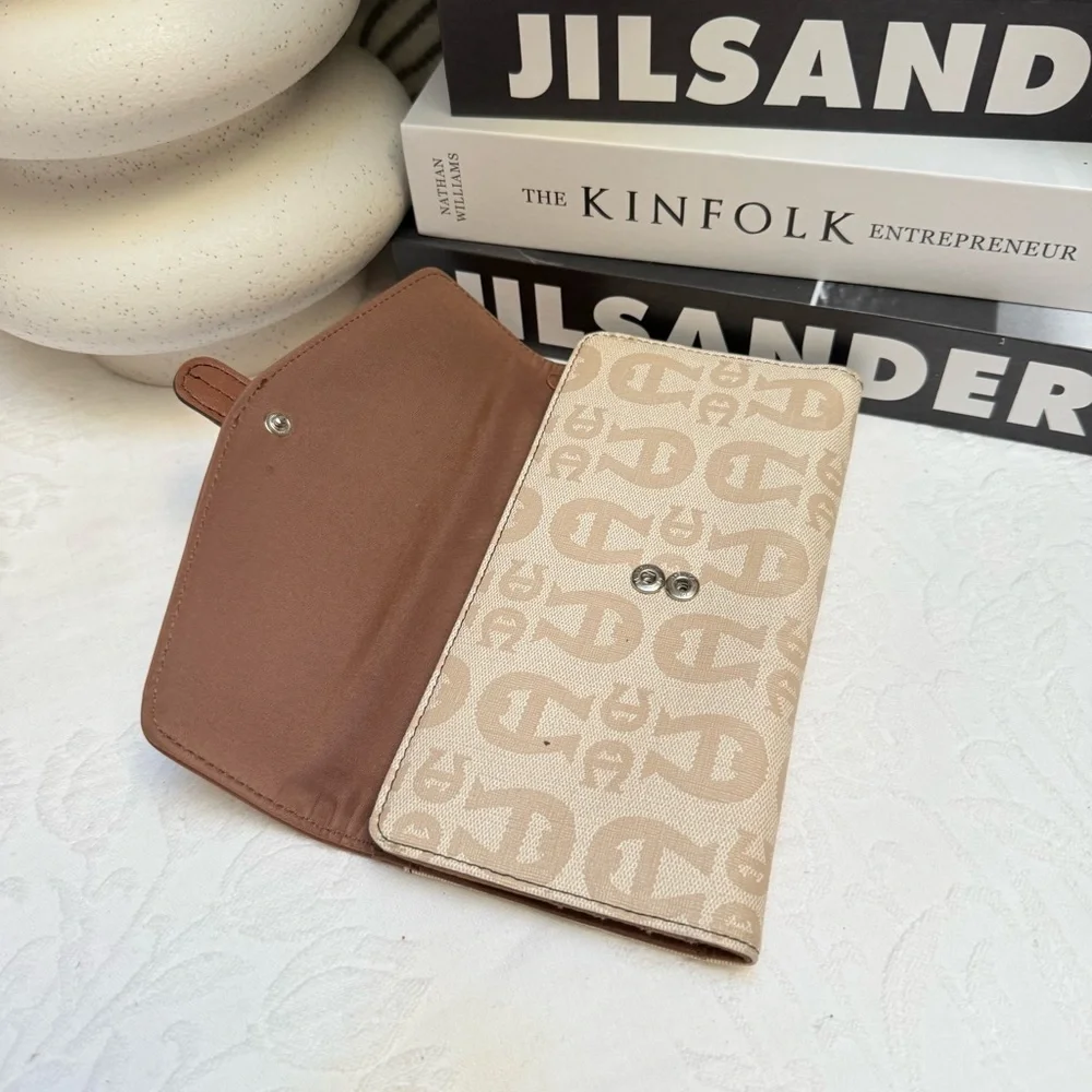 Etienne Aigner Cream and Brown Wallet Timeless Sophistication - Picture 6 of 7